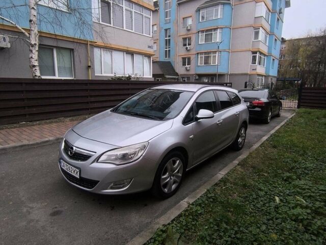 Серый Опель Астра, объемом двигателя 1.7 л и пробегом 260 тыс. км за 6000 $, фото 1 на Automoto.ua