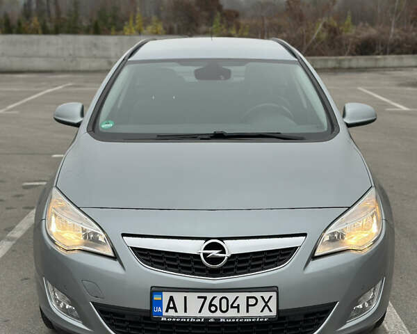 Серый Опель Астра, объемом двигателя 1.69 л и пробегом 178 тыс. км за 6200 $, фото 1 на Automoto.ua