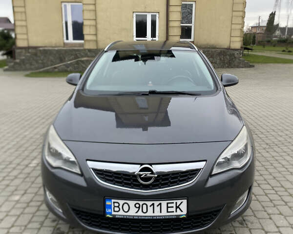 Серый Опель Астра, объемом двигателя 1.7 л и пробегом 327 тыс. км за 7800 $, фото 1 на Automoto.ua