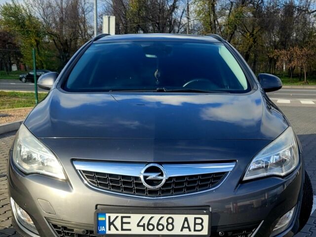 Серый Опель Астра, объемом двигателя 1.4 л и пробегом 249 тыс. км за 7300 $, фото 1 на Automoto.ua