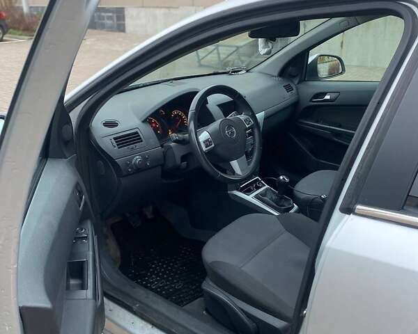 Сірий Опель Астра, об'ємом двигуна 1.7 л та пробігом 240 тис. км за 5018 $, фото 1 на Automoto.ua