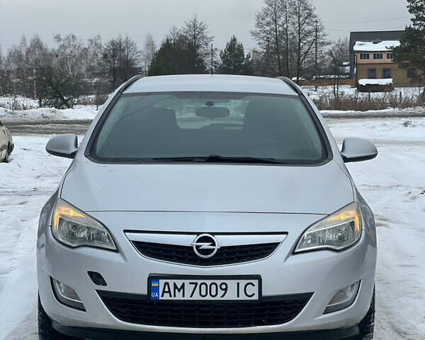 Серый Опель Астра, объемом двигателя 1.7 л и пробегом 255 тыс. км за 6500 $, фото 1 на Automoto.ua