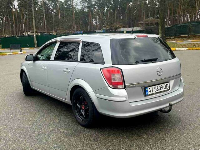 Серый Опель Астра, объемом двигателя 1.6 л и пробегом 235 тыс. км за 5999 $, фото 1 на Automoto.ua