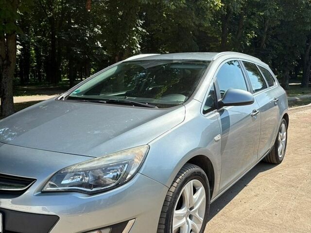 Сірий Опель Астра, об'ємом двигуна 2 л та пробігом 223 тис. км за 8400 $, фото 1 на Automoto.ua