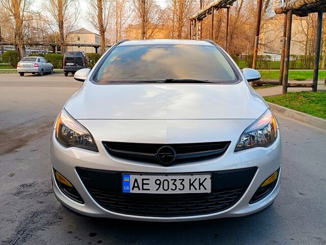 Серый Опель Астра, объемом двигателя 1.6 л и пробегом 180 тыс. км за 10000 $, фото 1 на Automoto.ua