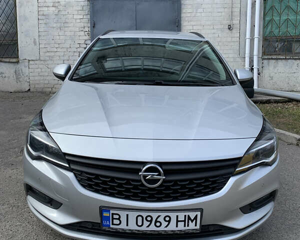 Серый Опель Астра, объемом двигателя 1.6 л и пробегом 207 тыс. км за 10000 $, фото 1 на Automoto.ua