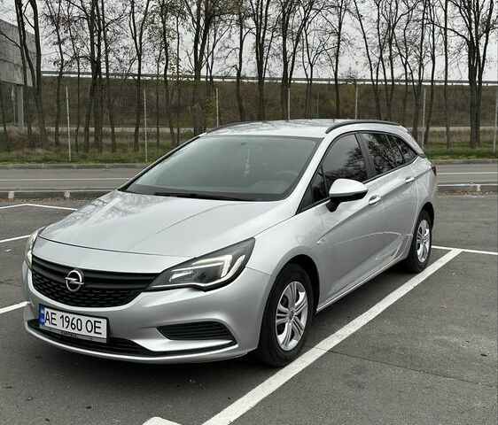 Серый Опель Астра, объемом двигателя 1.6 л и пробегом 156 тыс. км за 8800 $, фото 1 на Automoto.ua