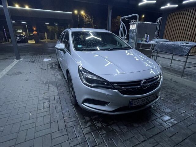 Серый Опель Астра, объемом двигателя 1.6 л и пробегом 185 тыс. км за 10800 $, фото 1 на Automoto.ua