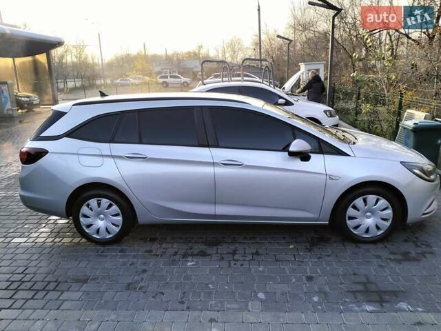 Серый Опель Астра, объемом двигателя 1.6 л и пробегом 336 тыс. км за 10000 $, фото 1 на Automoto.ua