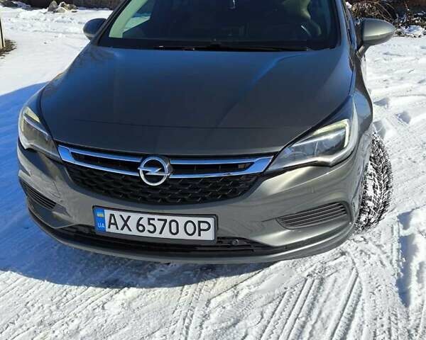 Серый Опель Астра, объемом двигателя 1.6 л и пробегом 171 тыс. км за 9999 $, фото 1 на Automoto.ua