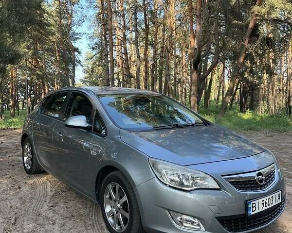 Серый Опель Астра, объемом двигателя 1.2 л и пробегом 291 тыс. км за 6700 $, фото 1 на Automoto.ua