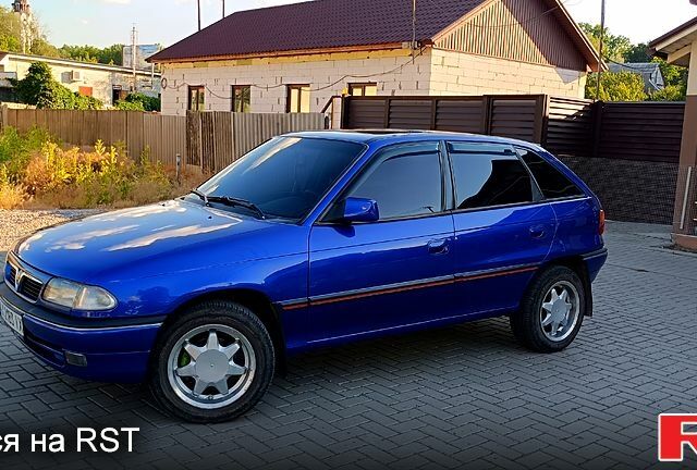 Синий Опель Астра, объемом двигателя 2 л и пробегом 300 тыс. км за 2000 $, фото 1 на Automoto.ua