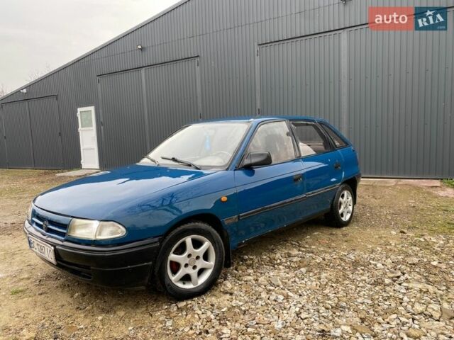 Синий Опель Астра, объемом двигателя 1.6 л и пробегом 256 тыс. км за 1000 $, фото 1 на Automoto.ua