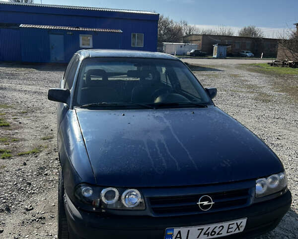 Синий Опель Астра, объемом двигателя 1.8 л и пробегом 224 тыс. км за 1350 $, фото 1 на Automoto.ua