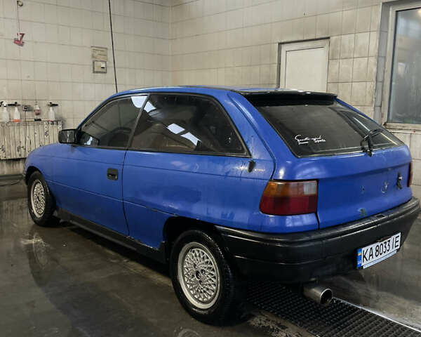 Синий Опель Астра, объемом двигателя 1.4 л и пробегом 310 тыс. км за 1200 $, фото 1 на Automoto.ua