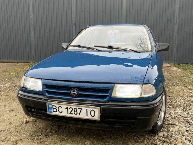 Синий Опель Астра, объемом двигателя 1.6 л и пробегом 256 тыс. км за 1000 $, фото 1 на Automoto.ua