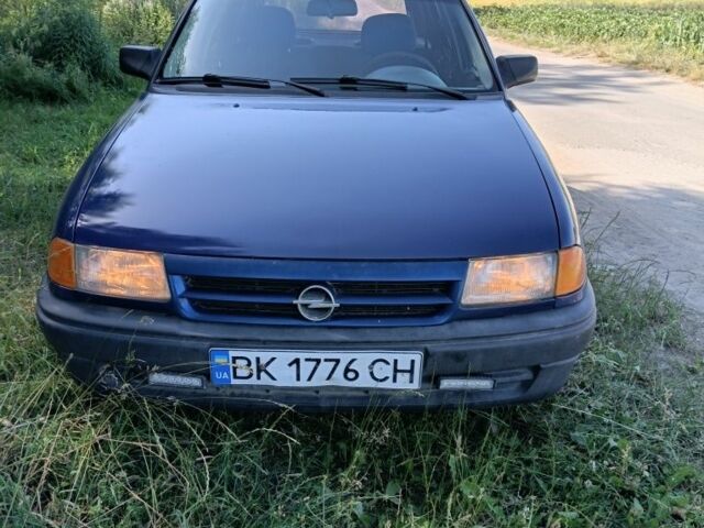 Синий Опель Астра, объемом двигателя 1.6 л и пробегом 1 тыс. км за 872 $, фото 1 на Automoto.ua