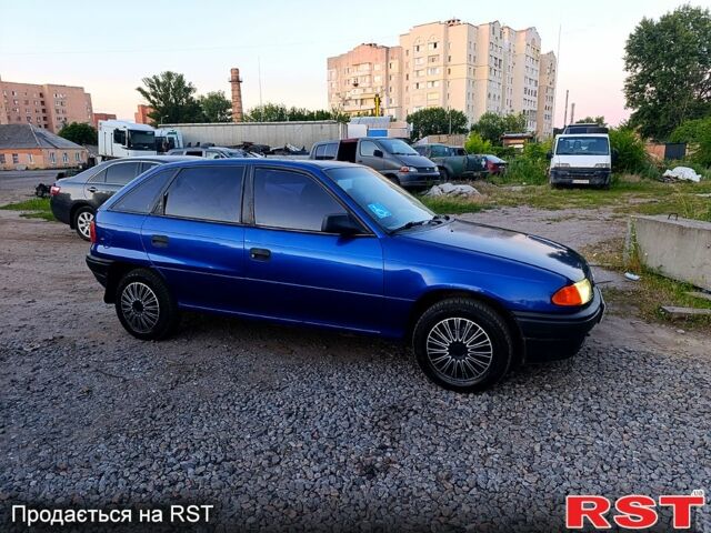 Синий Опель Астра, объемом двигателя 1.6 л и пробегом 280 тыс. км за 980 $, фото 1 на Automoto.ua