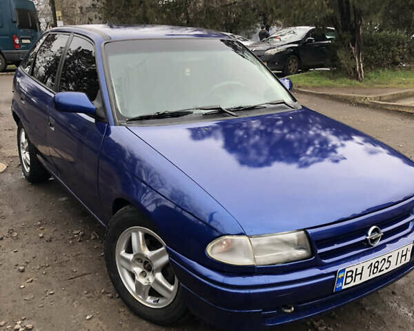 Синий Опель Астра, объемом двигателя 2 л и пробегом 400 тыс. км за 1700 $, фото 1 на Automoto.ua
