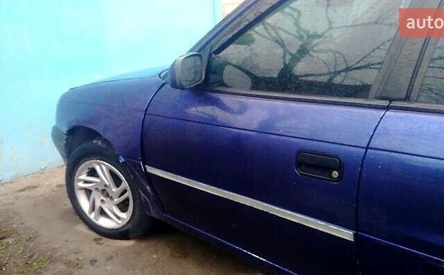 Синий Опель Астра, объемом двигателя 1.4 л и пробегом 320 тыс. км за 1600 $, фото 1 на Automoto.ua