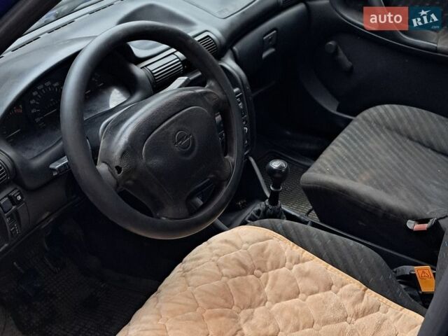 Синий Опель Астра, объемом двигателя 1.4 л и пробегом 200 тыс. км за 1100 $, фото 1 на Automoto.ua