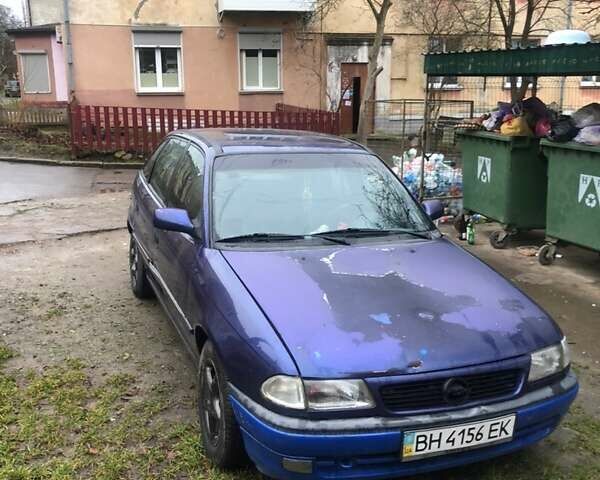 Синий Опель Астра, объемом двигателя 1.4 л и пробегом 250 тыс. км за 800 $, фото 1 на Automoto.ua