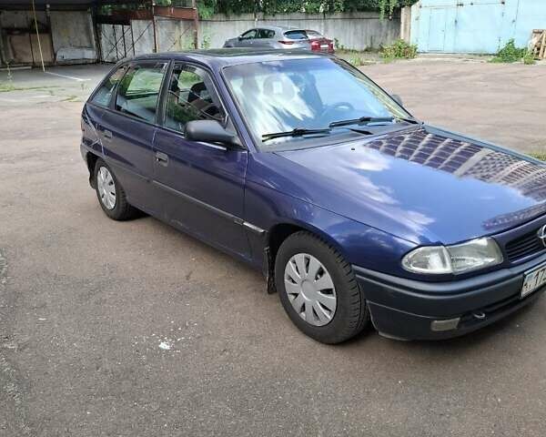 Синій Опель Астра, об'ємом двигуна 1.6 л та пробігом 325 тис. км за 1684 $, фото 1 на Automoto.ua