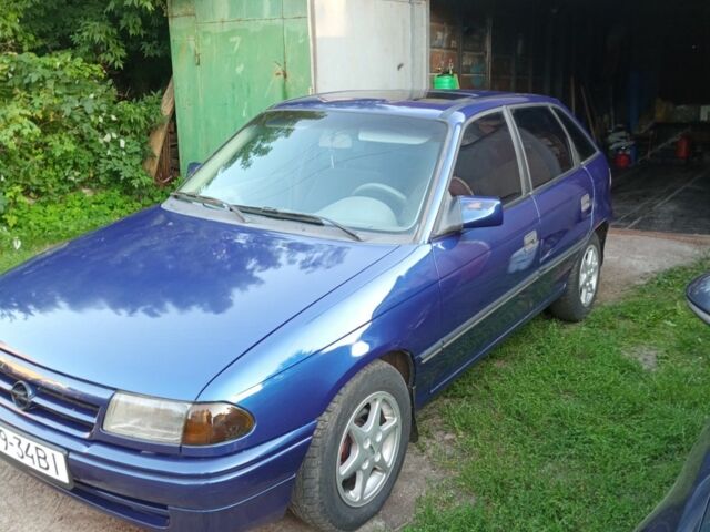 Синий Опель Астра, объемом двигателя 0 л и пробегом 170 тыс. км за 1550 $, фото 1 на Automoto.ua