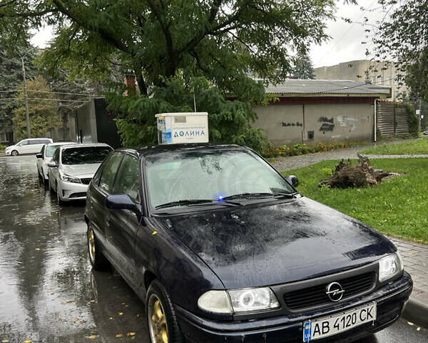 Синий Опель Астра, объемом двигателя 1.4 л и пробегом 356 тыс. км за 1800 $, фото 1 на Automoto.ua