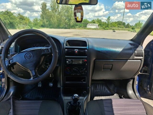 Синий Опель Астра, объемом двигателя 1.2 л и пробегом 300 тыс. км за 1700 $, фото 1 на Automoto.ua