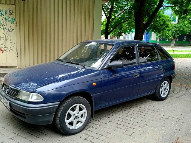 Синій Опель Астра, об'ємом двигуна 1.6 л та пробігом 260 тис. км за 1600 $, фото 1 на Automoto.ua