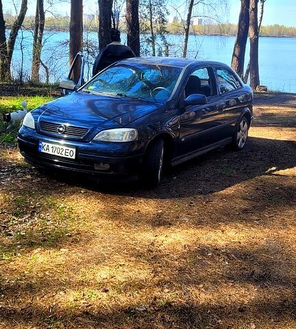 Синий Опель Астра, объемом двигателя 2 л и пробегом 260 тыс. км за 2500 $, фото 1 на Automoto.ua