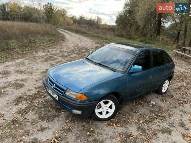 Синий Опель Астра, объемом двигателя 1.8 л и пробегом 321 тыс. км за 1250 $, фото 1 на Automoto.ua