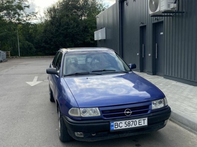 Синий Опель Астра, объемом двигателя 1.4 л и пробегом 250 тыс. км за 1300 $, фото 1 на Automoto.ua