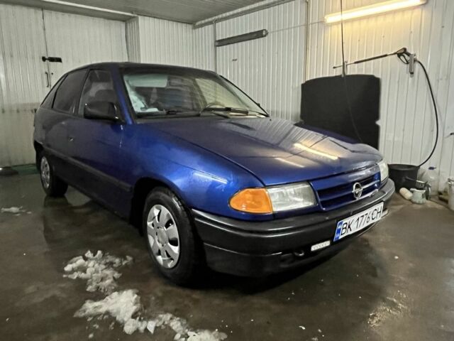 Синій Опель Астра, об'ємом двигуна 1.6 л та пробігом 200 тис. км за 700 $, фото 1 на Automoto.ua