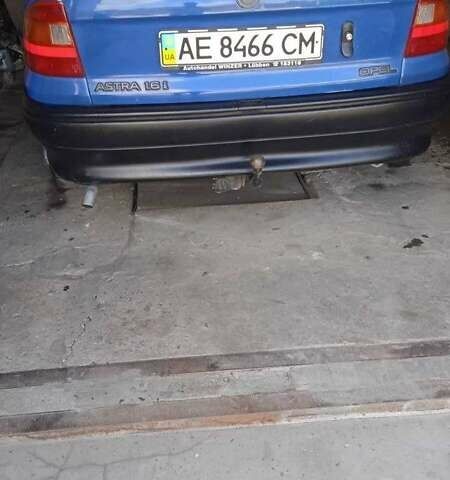 Синий Опель Астра, объемом двигателя 1.6 л и пробегом 350 тыс. км за 1400 $, фото 1 на Automoto.ua