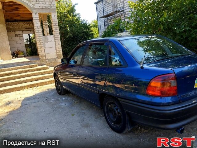 Синий Опель Астра, объемом двигателя 1.6 л и пробегом 250 тыс. км за 1300 $, фото 1 на Automoto.ua