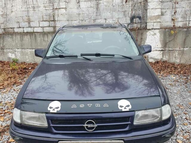 Синий Опель Астра, объемом двигателя 1.6 л и пробегом 324 тыс. км за 1800 $, фото 1 на Automoto.ua