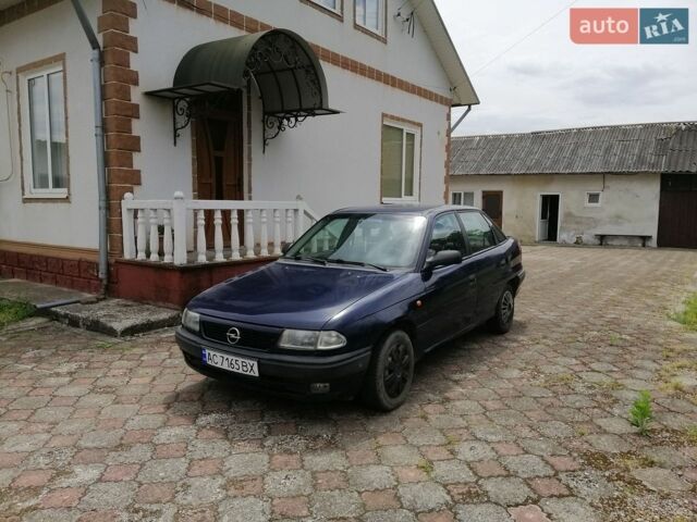 Синий Опель Астра, объемом двигателя 1.6 л и пробегом 256 тыс. км за 850 $, фото 1 на Automoto.ua