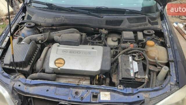 Синий Опель Астра, объемом двигателя 1.6 л и пробегом 800 тыс. км за 1200 $, фото 1 на Automoto.ua