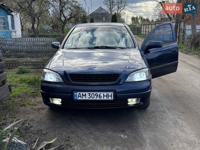 Синий Опель Астра, объемом двигателя 1.39 л и пробегом 357 тыс. км за 2600 $, фото 1 на Automoto.ua