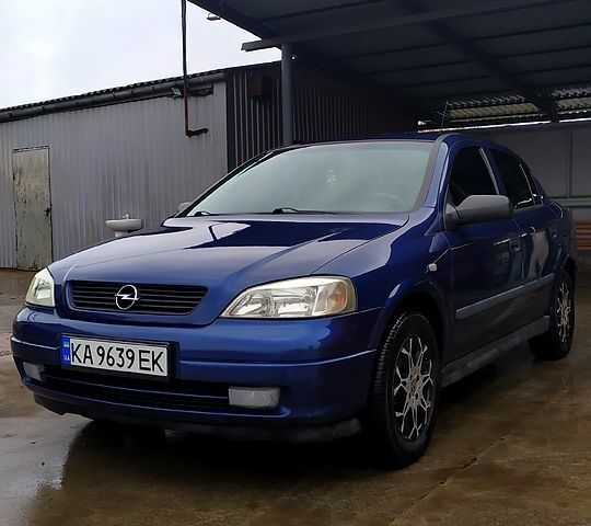 Синий Опель Астра, объемом двигателя 1.6 л и пробегом 300 тыс. км за 3500 $, фото 1 на Automoto.ua