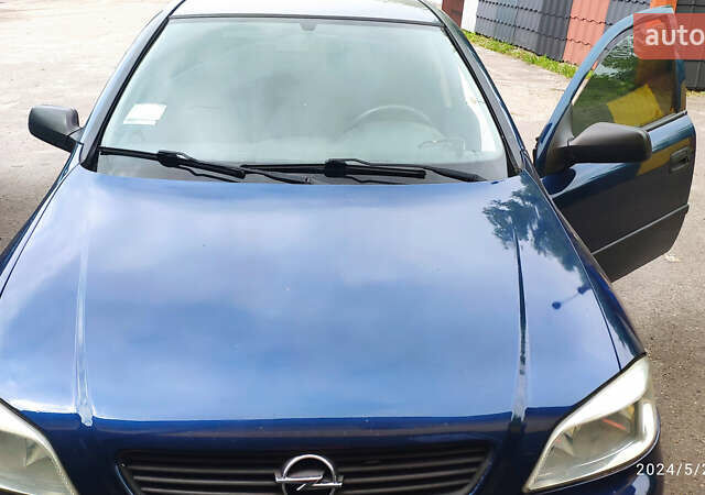 Синий Опель Астра, объемом двигателя 1.39 л и пробегом 330 тыс. км за 3100 $, фото 1 на Automoto.ua