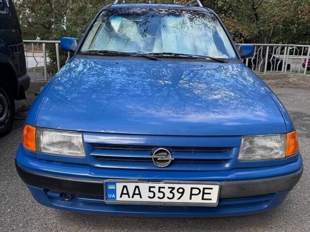 Синий Опель Астра, объемом двигателя 1.4 л и пробегом 210 тыс. км за 1500 $, фото 1 на Automoto.ua