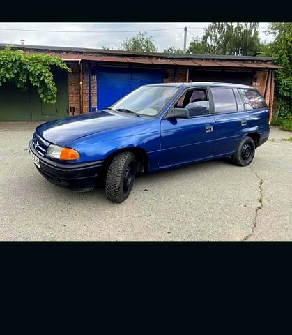 Синий Опель Астра, объемом двигателя 1.4 л и пробегом 220 тыс. км за 450 $, фото 1 на Automoto.ua