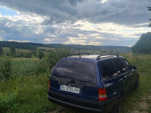 Синий Опель Астра, объемом двигателя 1.6 л и пробегом 201 тыс. км за 1450 $, фото 1 на Automoto.ua