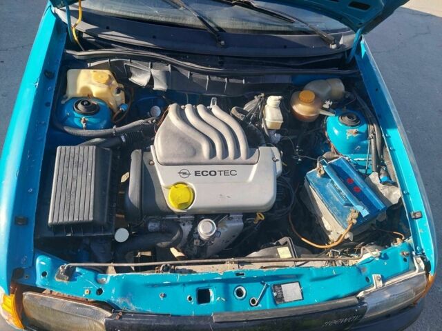 Синий Опель Астра, объемом двигателя 1.4 л и пробегом 300 тыс. км за 700 $, фото 1 на Automoto.ua