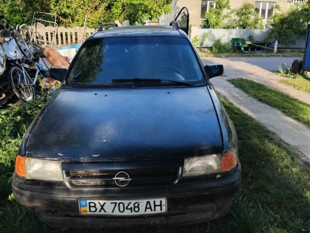 Синий Опель Астра, объемом двигателя 1 л и пробегом 330 тыс. км за 500 $, фото 1 на Automoto.ua