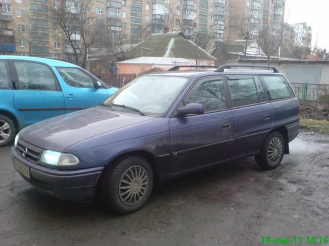Синий Опель Астра, объемом двигателя 1.8 л и пробегом 380 тыс. км за 2000 $, фото 1 на Automoto.ua