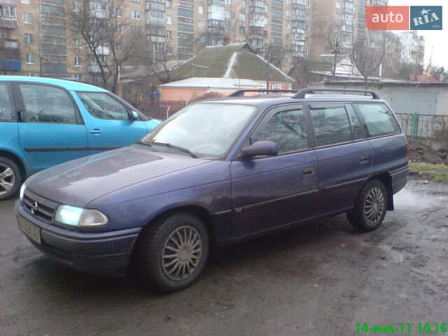 Синий Опель Астра, объемом двигателя 1.8 л и пробегом 395 тыс. км за 1600 $, фото 1 на Automoto.ua